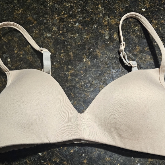 Gently used girl's bras, size 32A - Picture 5 of 11